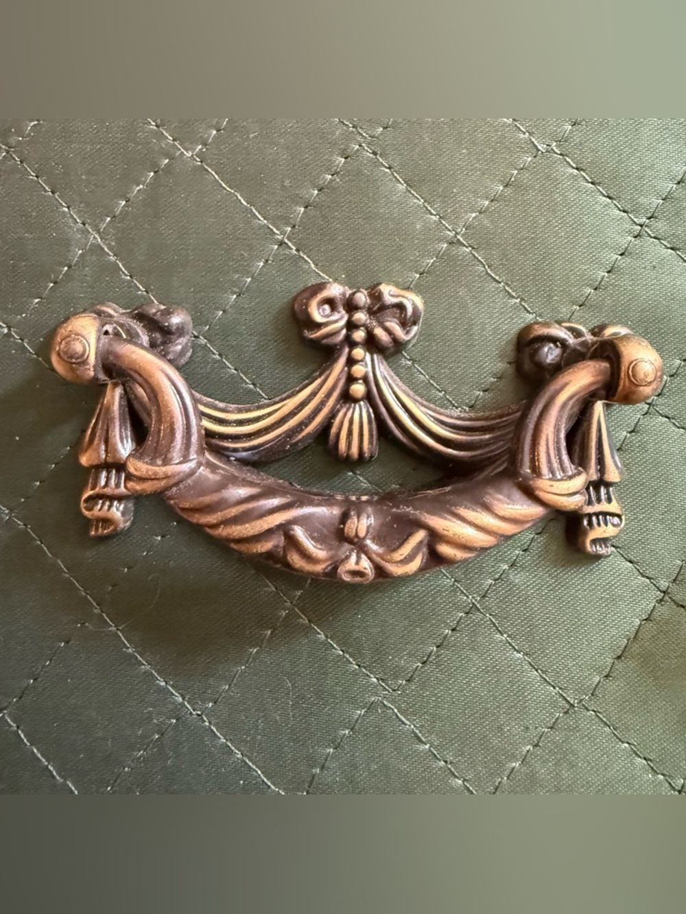Bronze Color ELEVEN Vintage to Antique Drawer Pulls, Swinging Bar, so Fancy :)